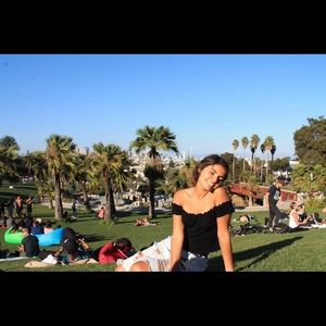 Meet your Posher, Joya