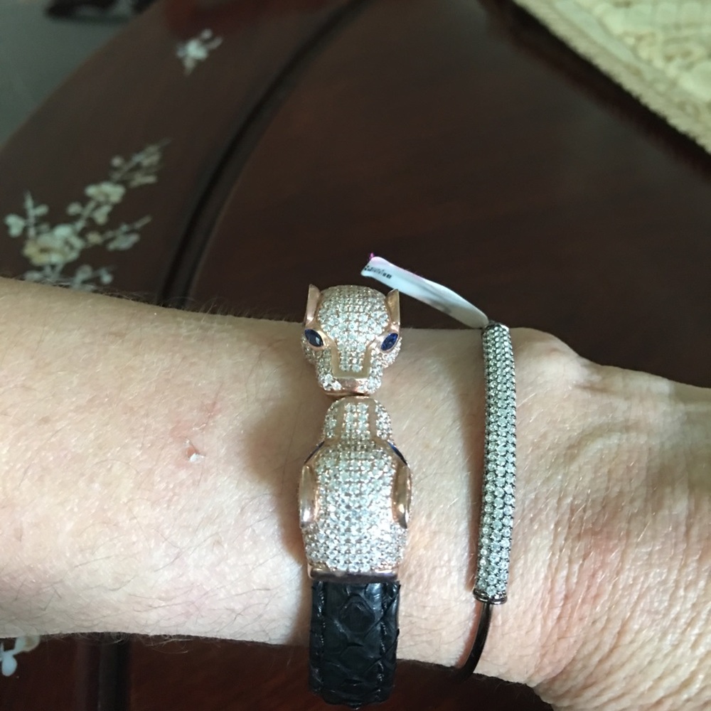 Dogs bracelet with rinestones and leather bracelet