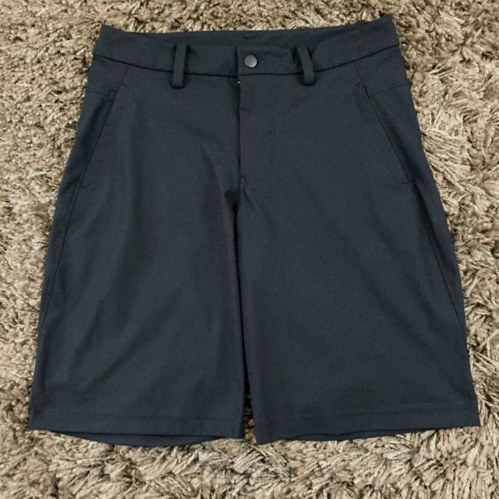 NWOT Mens Lululemon black shorts