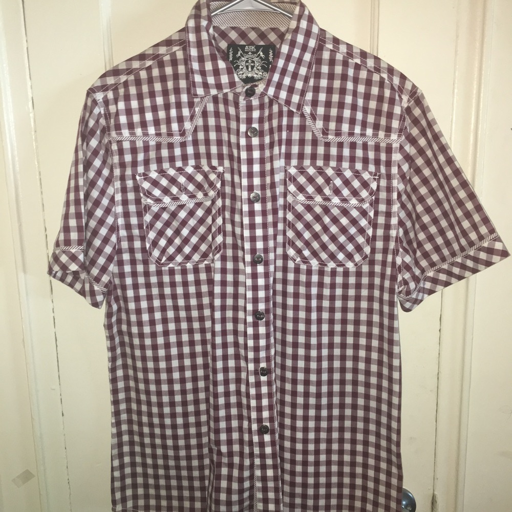 Short sleeve button down