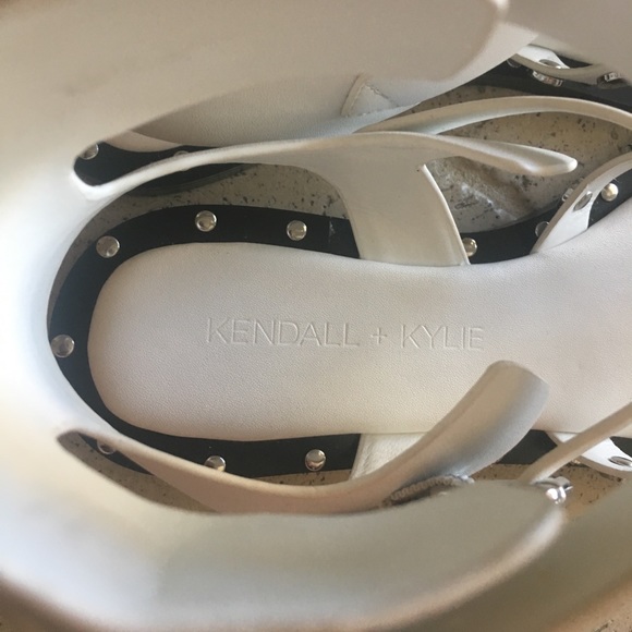 Kendall + Kylie sandals - Picture 4 of 6