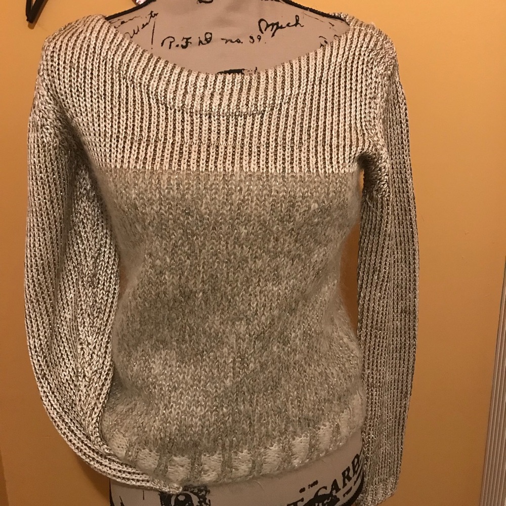 Via Nina Ltd. Gold lame’ and wool blend sweater