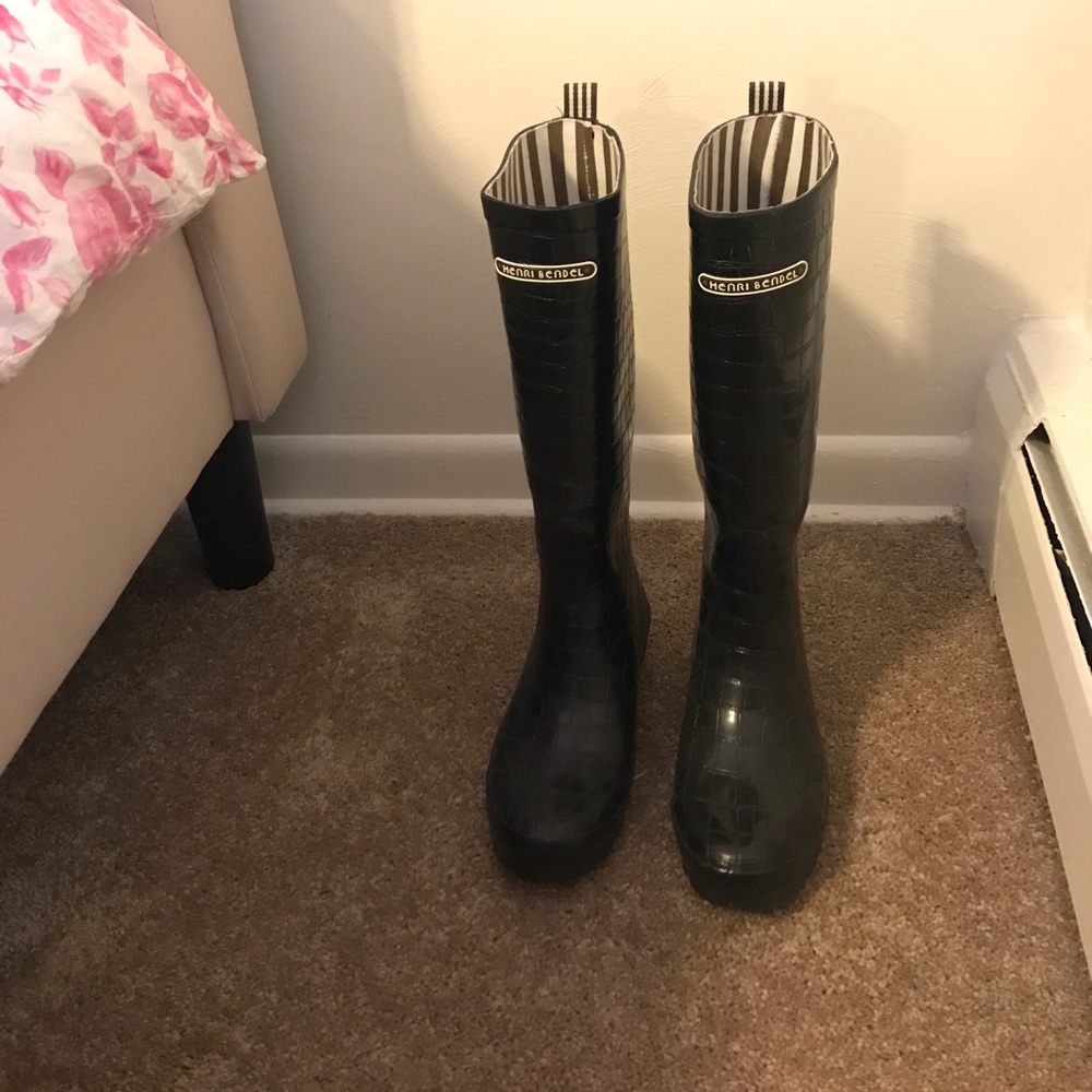 Henri Bendel Rainboots