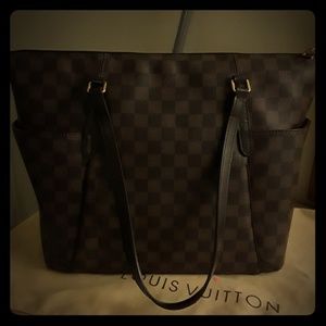 AUTHENTIC LOUIS VUITTON
