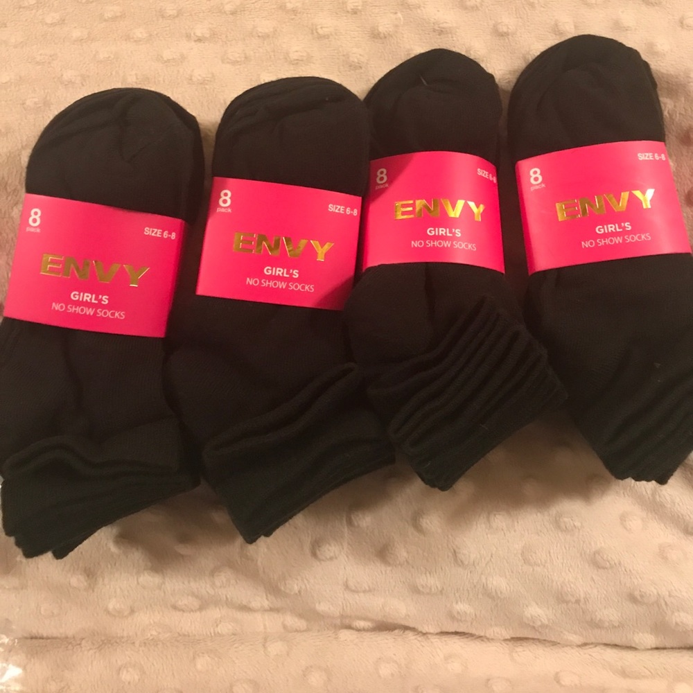 ⭐️32 pairs kids no show socks⭐️