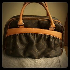 AUTHENTIC LOUIS VUITTON