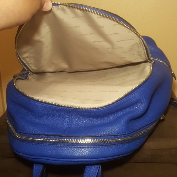 Michael Kors Large Rhea Backpack - Picture 4 of 8