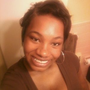 Meet your Posher, Zainab