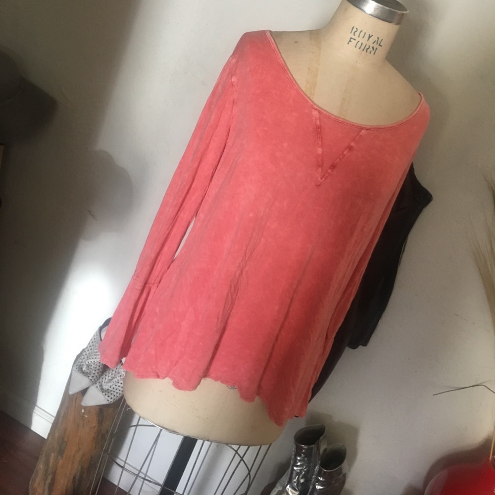 Peachy Distressed Knit Top !! 😍😋
