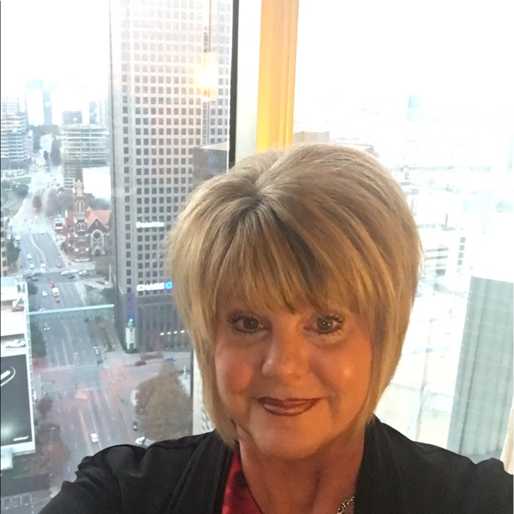 Meet your Posher, Laurie