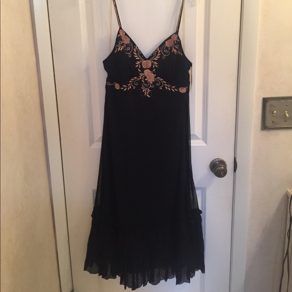 NWT💕 ECI New York beaded dress. Size 4. - Picture 2 of 4