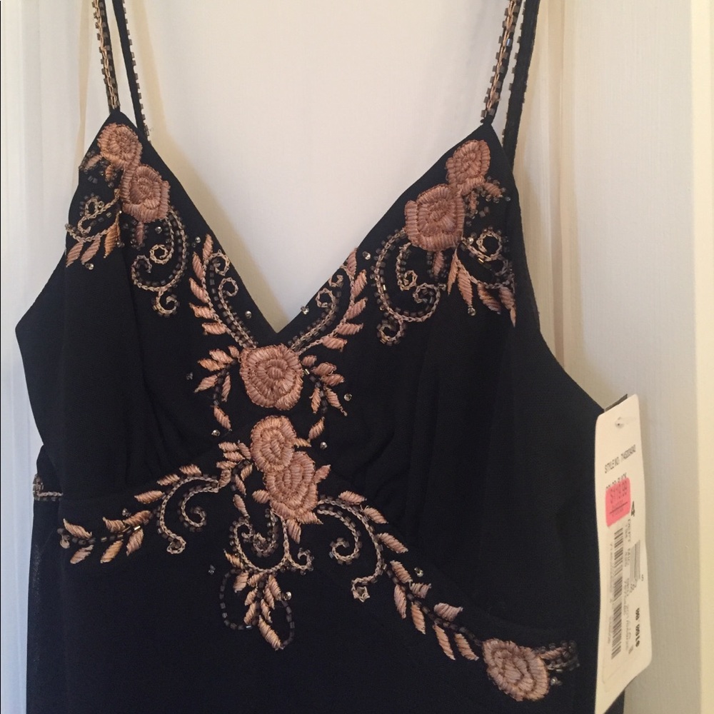 NWT💕 ECI New York beaded dress. Size 4. - Picture 3 of 4