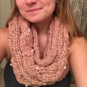 ✨NWT✨ Betsey Johnson infinity scarf