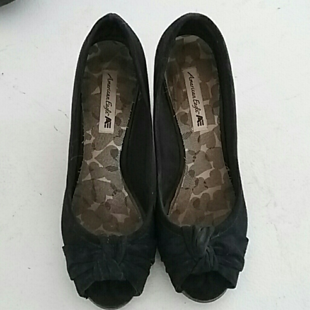 Black wedges