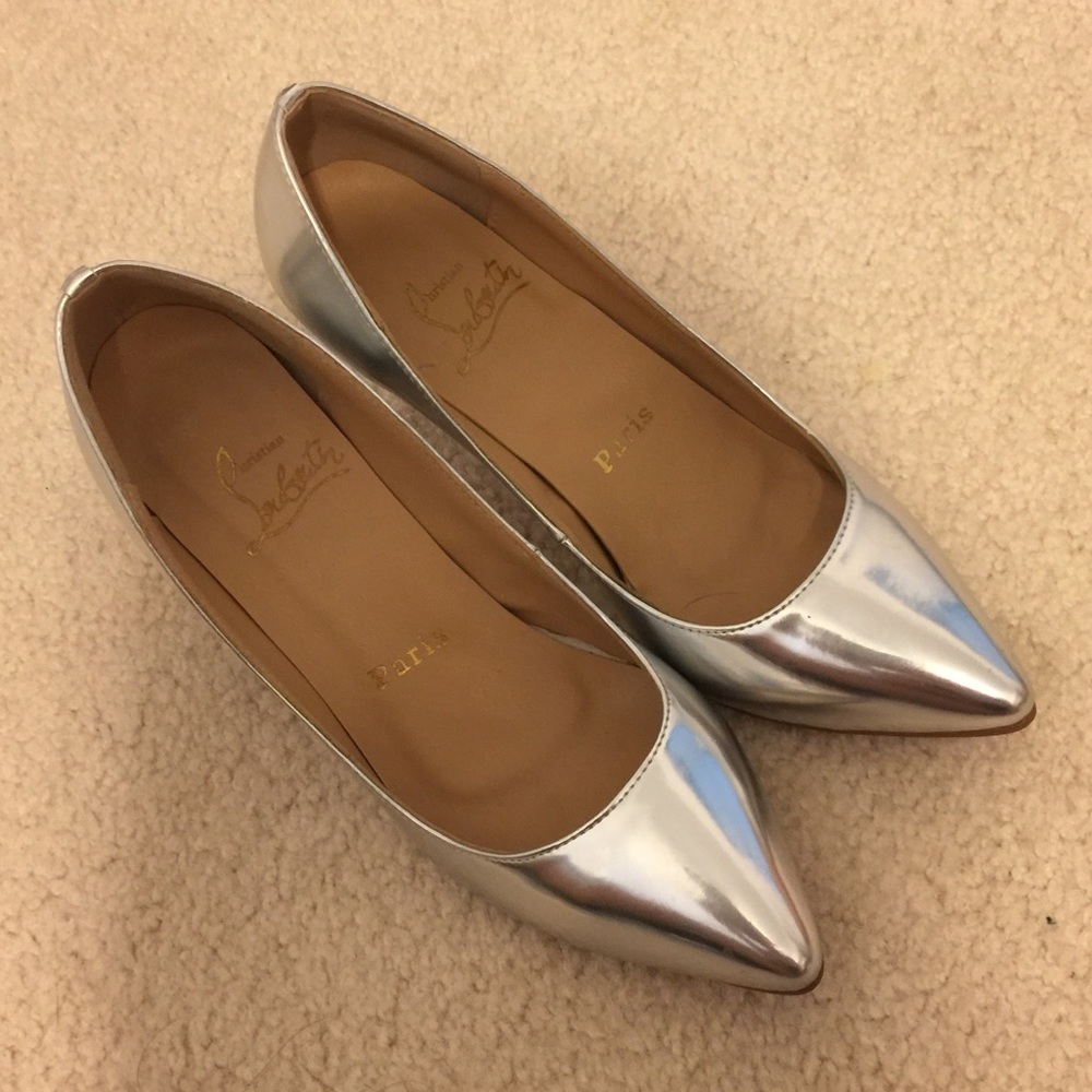 Red bottom metallic pumps