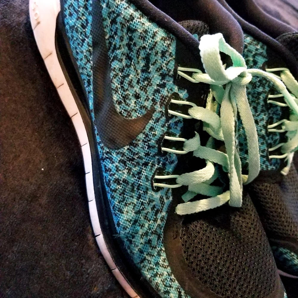 Nike free 5.0 Size ten gorgeous  tennis shoes!