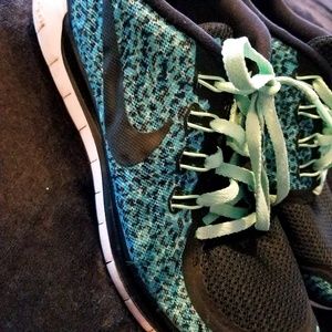 Nike free 5.0 Size ten gorgeous tennis shoes!