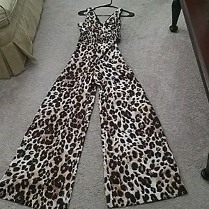 BEBE LEOPARD PRINT JUMPSUIT SIZE 0.