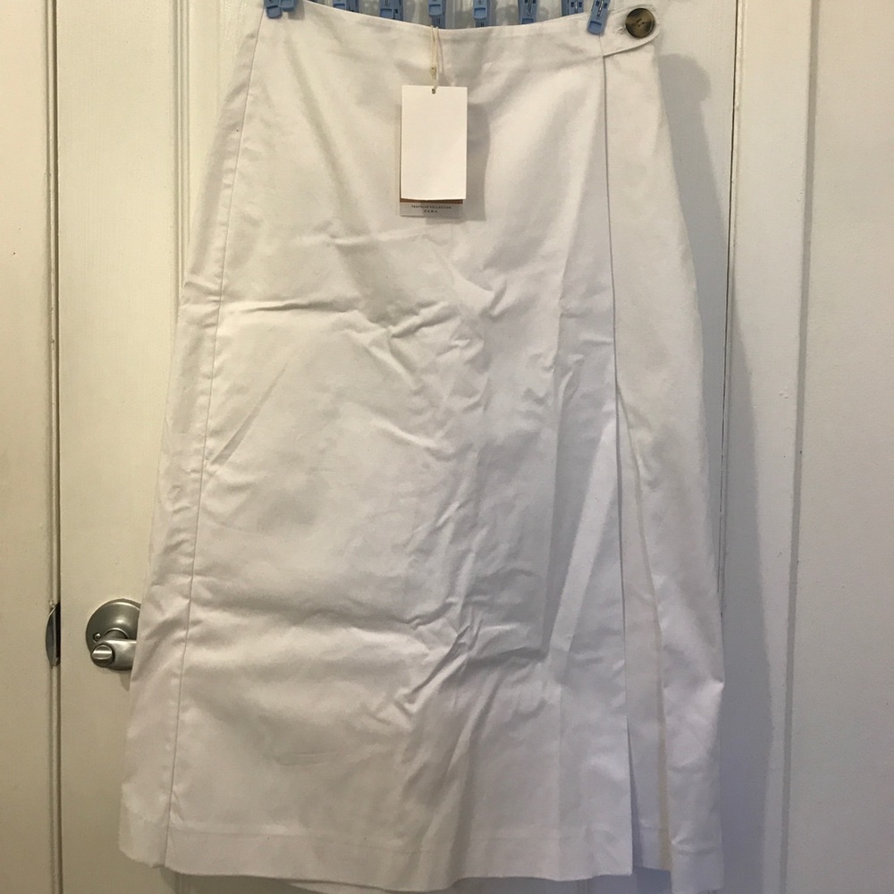Plain white, side zipper Pant-skirt from Zara.