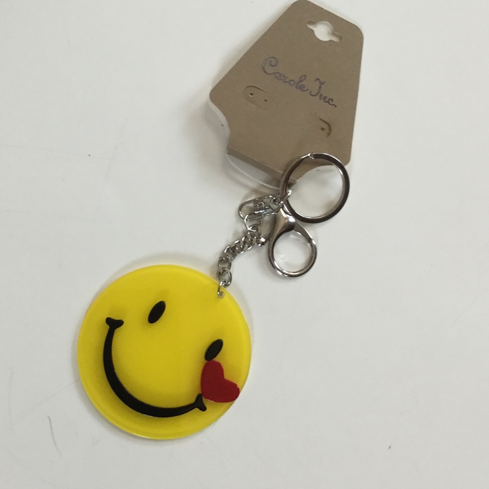 New with tags happy face emoji w/ hart keychain