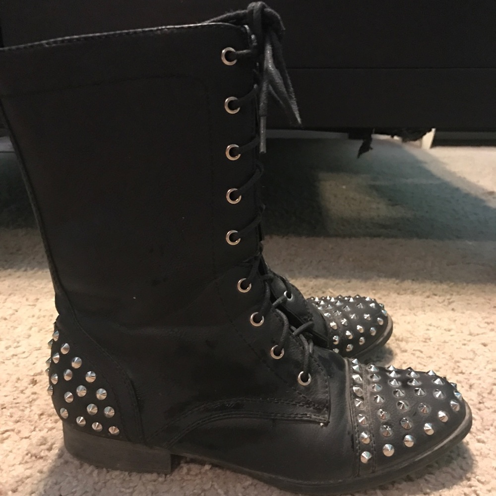 Black spikes combat boots!