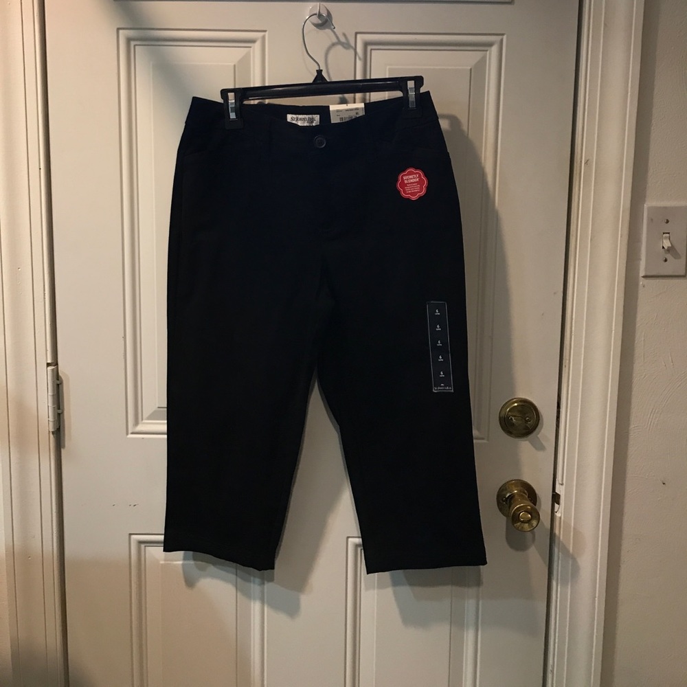 Black Capris NWT - Picture 1 of 3