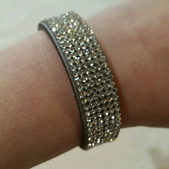 💖Gray Leather Bracelet with Sparkly Crystals - Picture 2 of 2