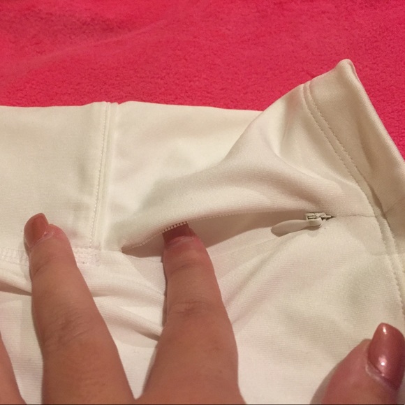 NWOT Under Armour tank - Picture 3 of 4