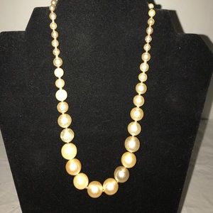 Choker style vintage faux pearl necklace