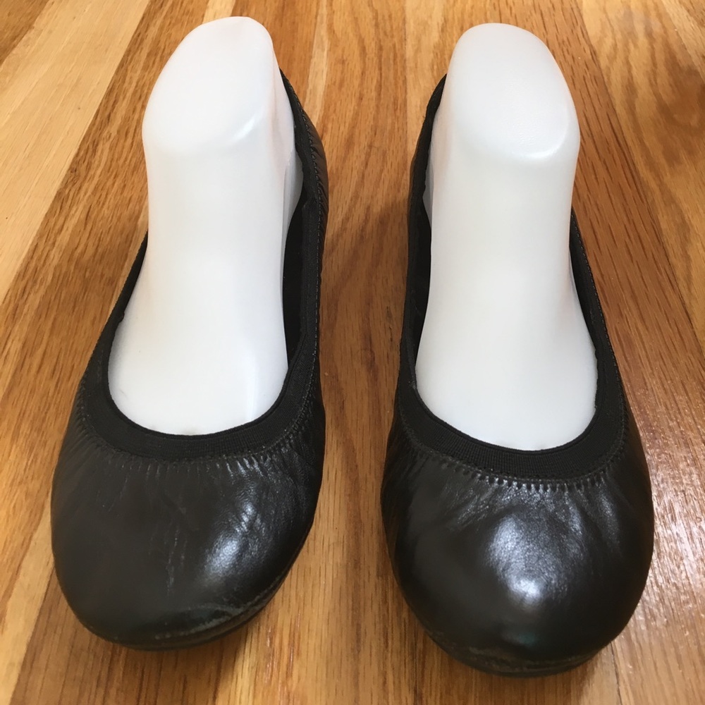 Bandolino Black Leather Ballet Shoes