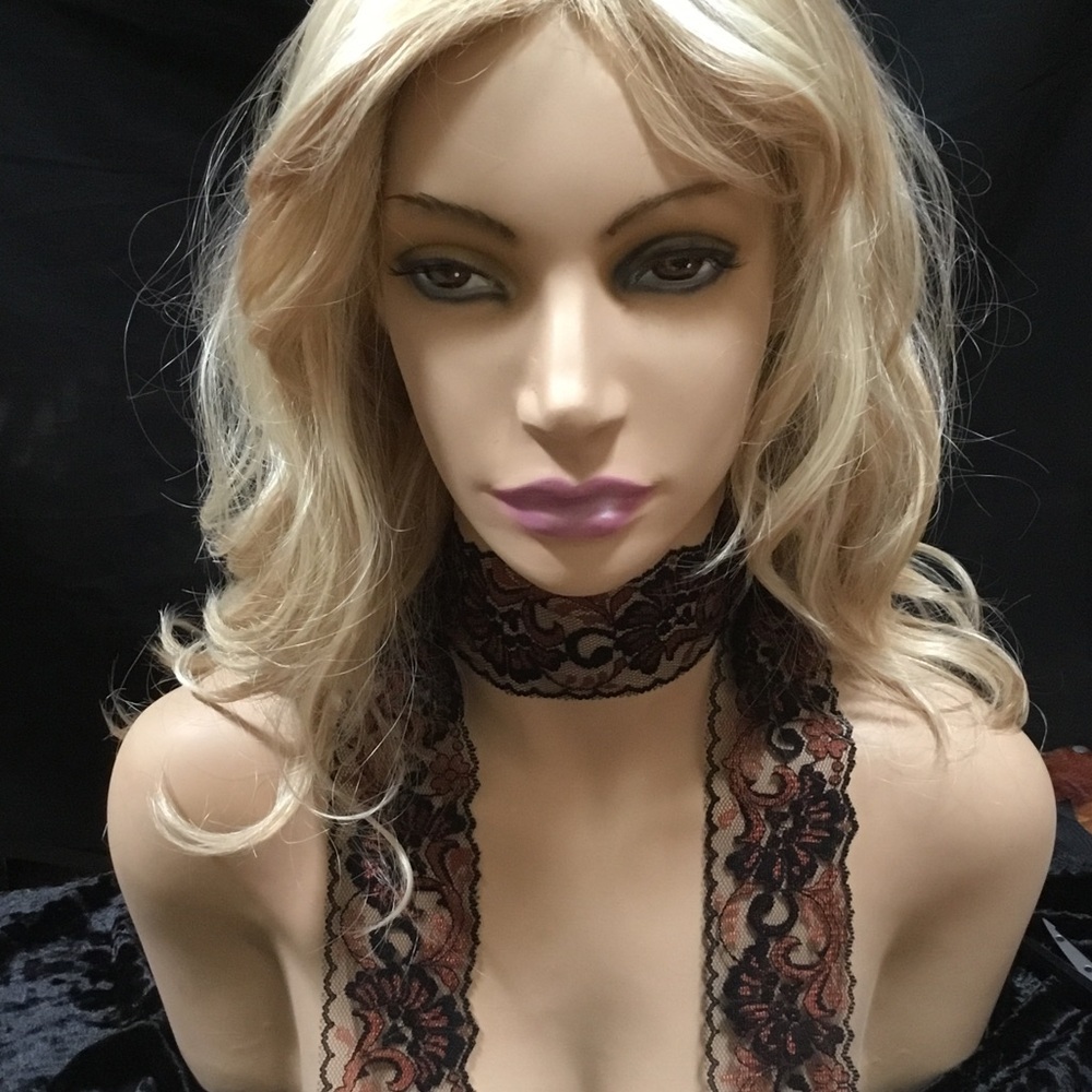 Couture Lace Chocker Scarf.  New.