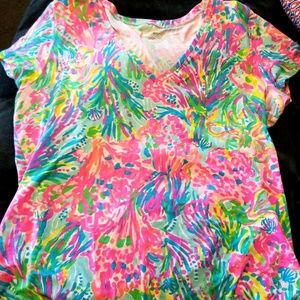 Lilly Pulitzer V-Neck shirt