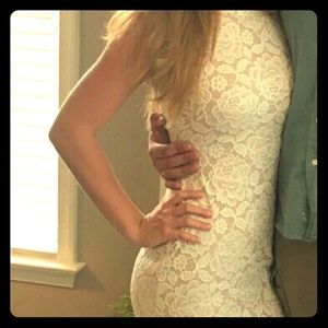 🎉SALE🎉Very nice stretch lacy dress.