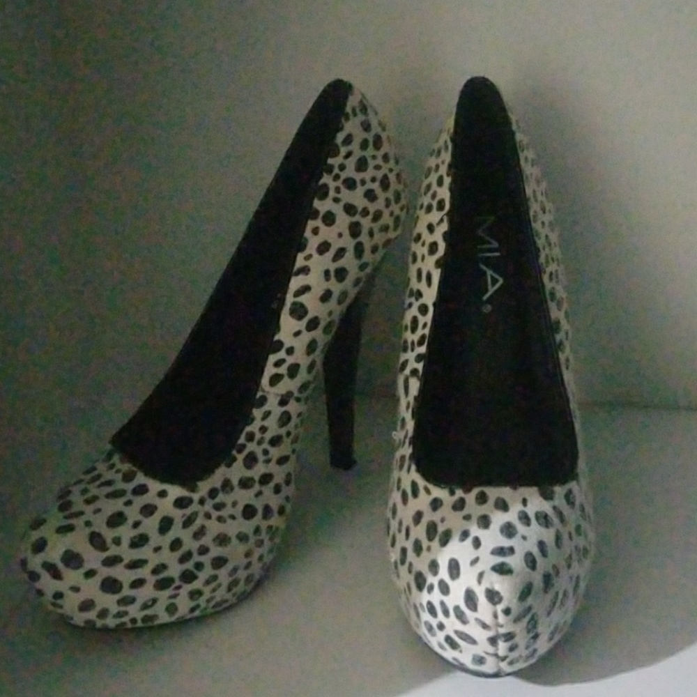 High heel shoes