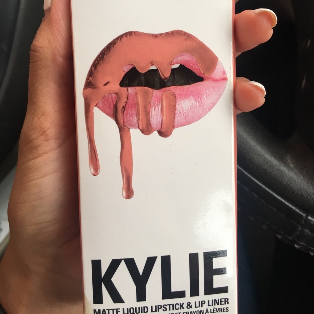 Kylie lip kit dirty peach