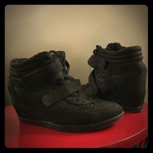 Madden girl Hickory wedged sneaker