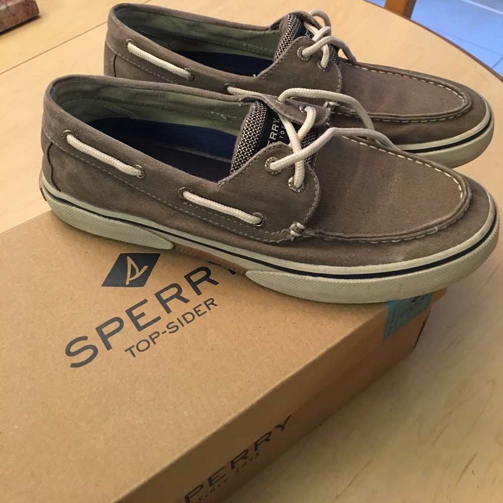 Sperry Mens Halyard Brown 2-Eyelet Boat Shoes