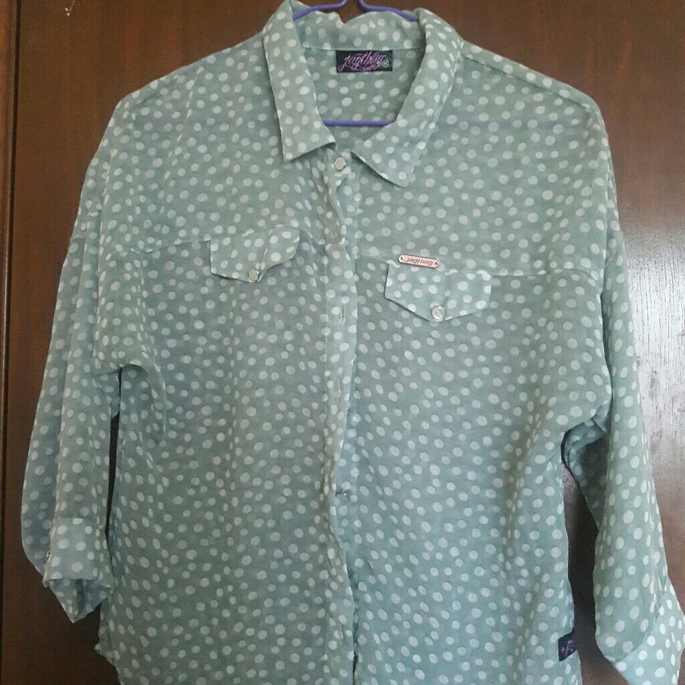 Pretty 3/4 polka dot blouse with collar