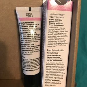 Mary Kay foundation in shade ivory 3