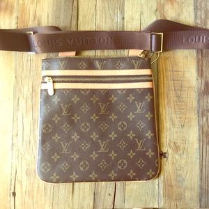 Crossover Tan purse with gold zipper detail👌🏼