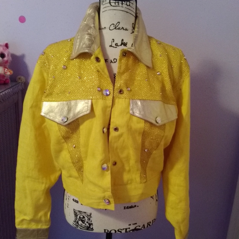 Chic Yellow Lining Jacket