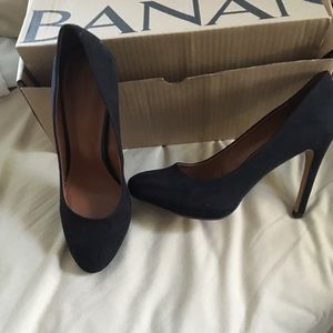 Black faux suede pumps NEW sz 9