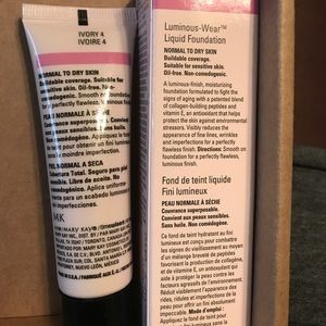 Mary Kay foundation in shade ivory 4