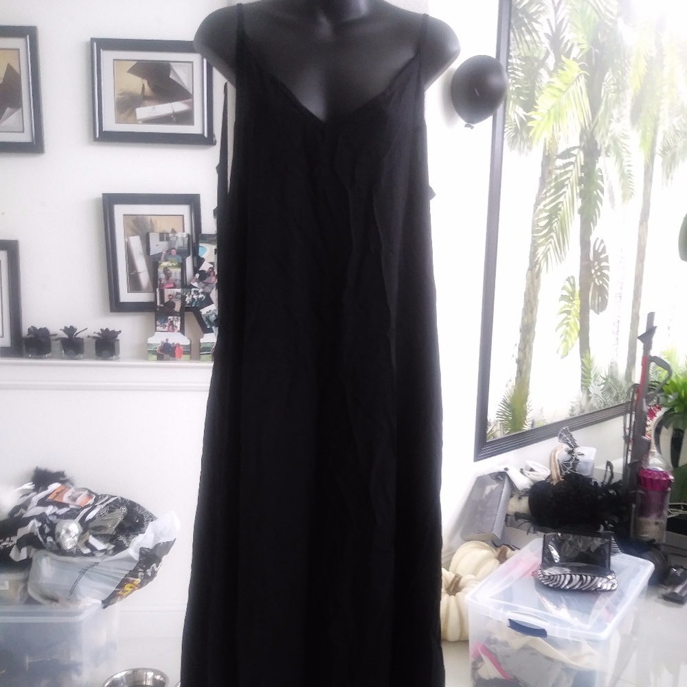 RAYON MAXI DRESS SIZE 10-12 BLACK LOW V FRONT & BA