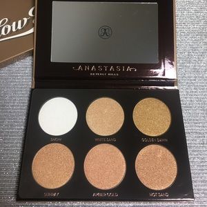 🎉HP 11/25🎉 🆕 BRAND NEW ABH Ultimate Glow Kit