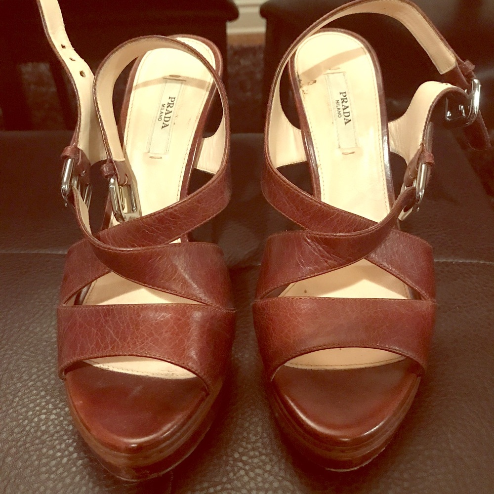 Prada leather heels 100% authentic 👌🏼👍🏼🙌🏻💰