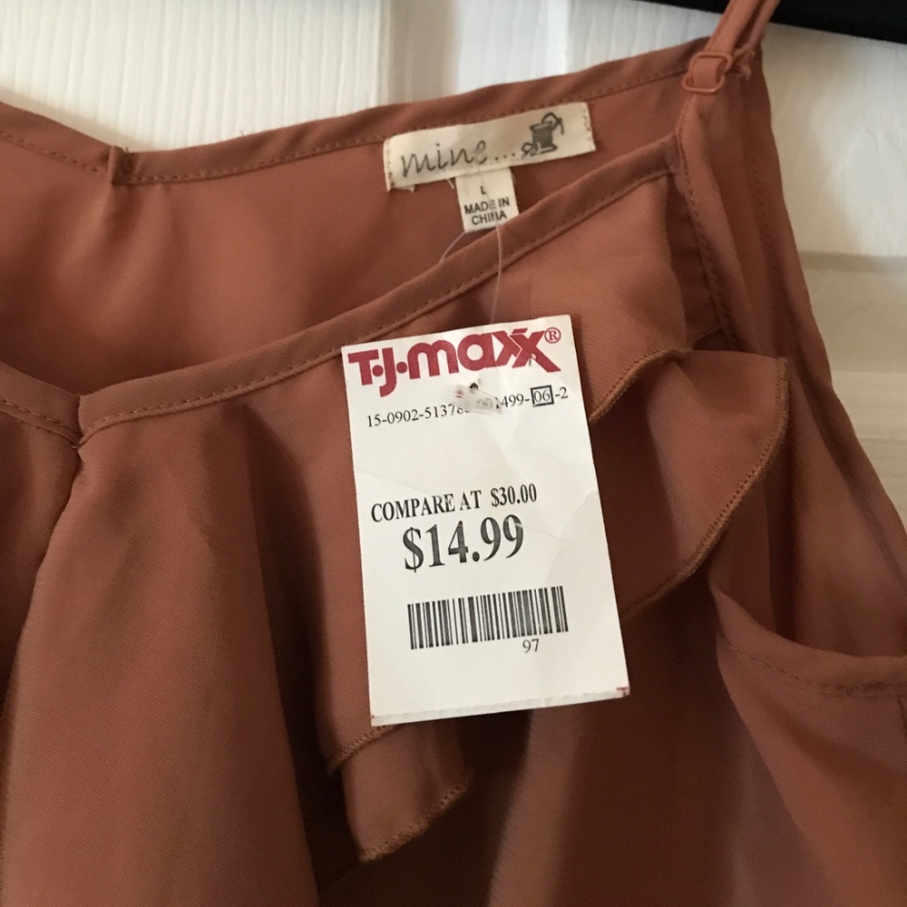 Crop top. - Picture 2 of 4