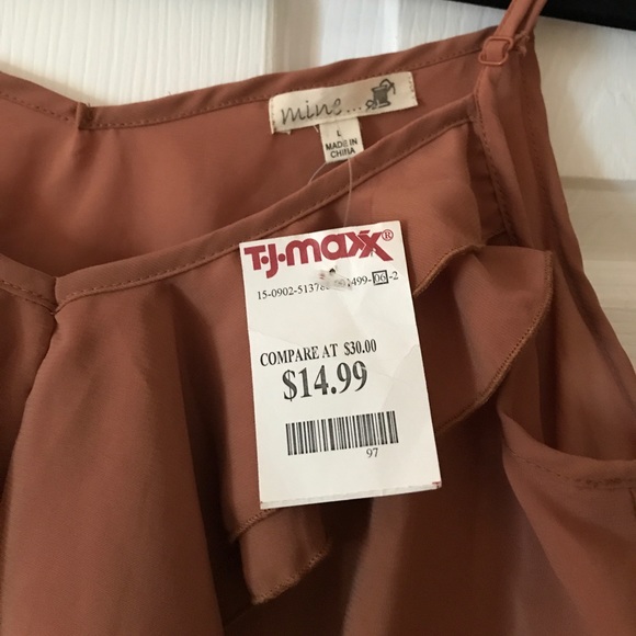 Crop top. - Picture 2 of 4