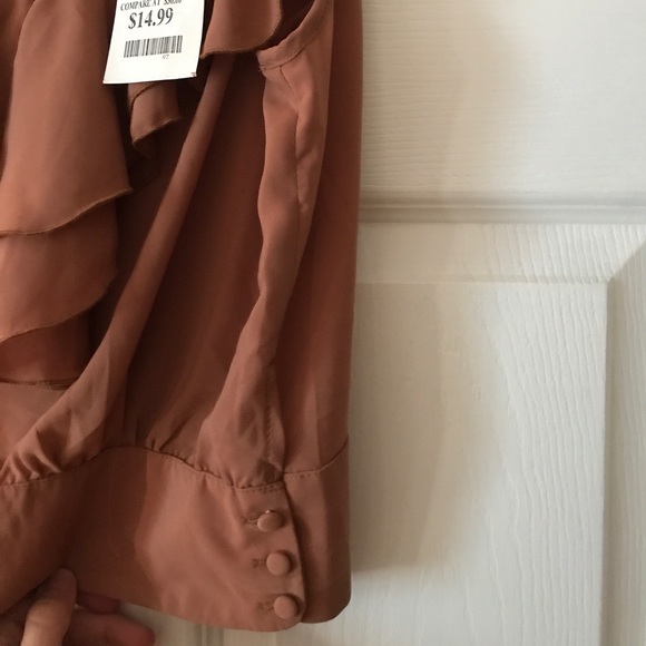 Crop top. - Picture 3 of 4