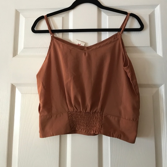 Crop top. - Picture 4 of 4